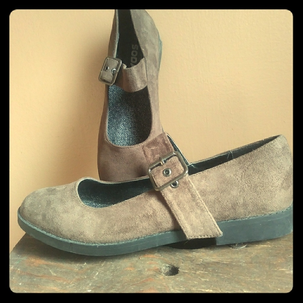 NEW 🍂 Womens brown mary-jane shoes